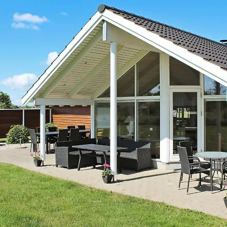 14 Person In Idestrup Bøtø By