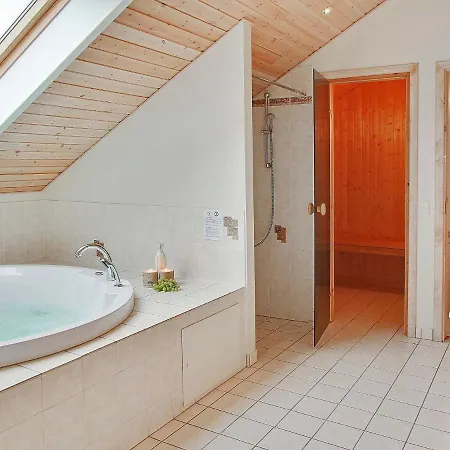 14 Person In Idestrup Feriehus Bøtø By