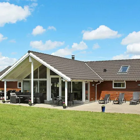 14 Person In Idestrup Feriehus Bøtø By